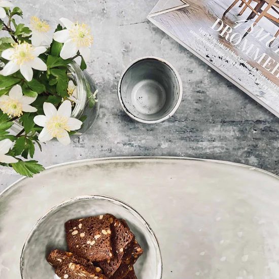 Bord service -Bord service aeggebaeger i stentoj stone