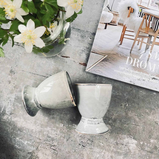 Bord service -Bord service aeggebaeger i stentoj stone